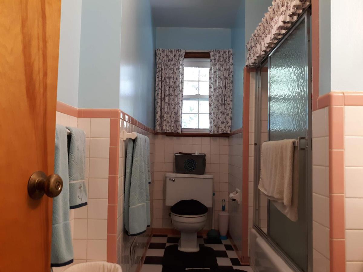 לינה וארוחת בוקר ריצ'מונד Quiet, Clean House W/ Steel Balls מראה חיצוני תמונה